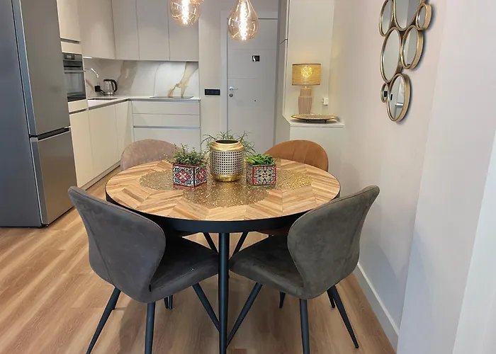 Paraiso Old Town&beach With Balcony * 에스테포나